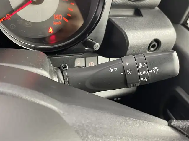 スズキ ジムニー XL 埼玉県 2023(令5)年 1.5万km ジャングルグリーン 純正ナビ　シートヒーター　バックカメラ　ＥＴＣ２．０　ドライブレコーダー　ミラーヒーター　ダウンヒルアシスト　背面タイヤ　フルセグＴＶ　スマートキー　純正フロアマット　Ｂｌｕｅｔｏｏｔｈ　衝突被害軽減　