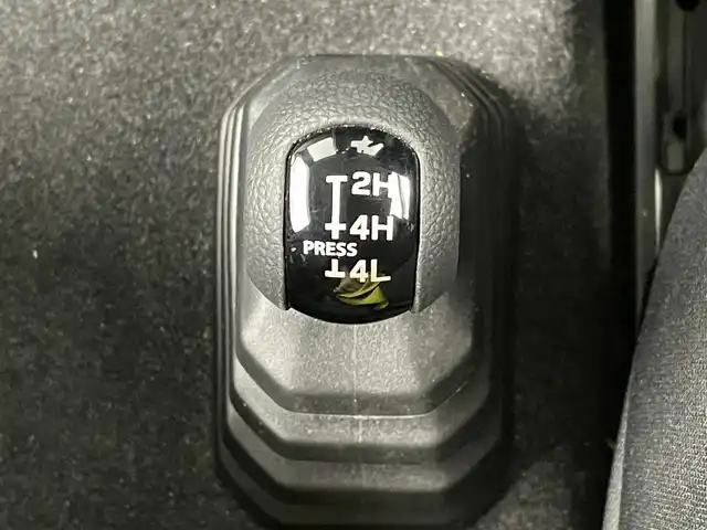 スズキ ジムニー XL 埼玉県 2023(令5)年 1.5万km ジャングルグリーン 純正ナビ　シートヒーター　バックカメラ　ＥＴＣ２．０　ドライブレコーダー　ミラーヒーター　ダウンヒルアシスト　背面タイヤ　フルセグＴＶ　スマートキー　純正フロアマット　Ｂｌｕｅｔｏｏｔｈ　衝突被害軽減　