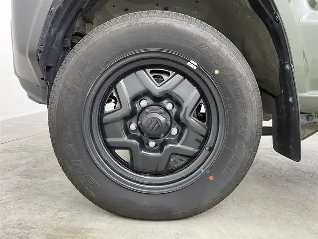 スズキ ジムニー XL 埼玉県 2023(令5)年 1.5万km ジャングルグリーン 純正ナビ　シートヒーター　バックカメラ　ＥＴＣ２．０　ドライブレコーダー　ミラーヒーター　ダウンヒルアシスト　背面タイヤ　フルセグＴＶ　スマートキー　純正フロアマット　Ｂｌｕｅｔｏｏｔｈ　衝突被害軽減　