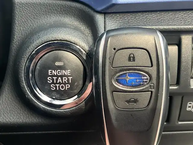 スバル ＸＶ ハイブリッド アドバンス 道南・函館 2018(平30)年 5.5万km クリスタルホワイトP /純正ナビ//フルセグＴＶ//ドライブレコーダー//バックカメラ//ブラインドスポットモニター//クルーズコントロール//レーンキープアシスト//ステアリング連動ヘッドライト//先行車発進通知//衝突軽減ブレーキ//コーナーセンサー//パワーシート//ハーフレザーシート//パドルシフト//ルーフレール//フロアマット//ＥＴＣ//プッシュスタート//スペアキー