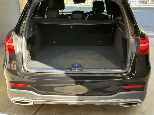 メルセデス・ベンツ ＧＬＣ２２０ d 4マチックスポーツ 東京都 2018(平30)年 3.7万km オブシディアンブラック レーダーセーフティパッケージ/・アクティブレーンキーピングアシスト/・アクティブブラインドスポットアシスト/・ディストロニックプラス/COMANDシステム/・8.4インチワイドディスプレイ/・COMANDコントローラー/・音声認識機能/・HDDナビ/・地デジ/・DVD・CD/・USBインターフェイス/全方位カメラ/ブレーキアシストプラス/全席シートヒーター/ハーフレザーシート/パワーバックドア/パドルシフト/オートライト/ETC車載器/ルーフレール