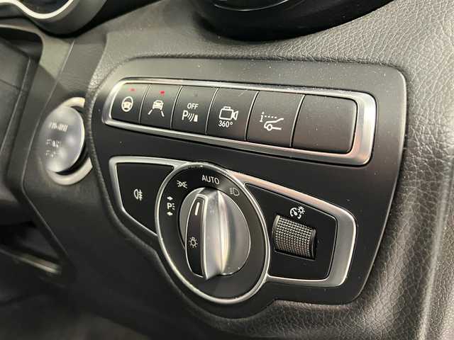 メルセデス・ベンツ ＧＬＣ２２０ d 4マチックスポーツ 東京都 2018(平30)年 3.7万km オブシディアンブラック レーダーセーフティパッケージ/・アクティブレーンキーピングアシスト/・アクティブブラインドスポットアシスト/・ディストロニックプラス/COMANDシステム/・8.4インチワイドディスプレイ/・COMANDコントローラー/・音声認識機能/・HDDナビ/・地デジ/・DVD・CD/・USBインターフェイス/全方位カメラ/ブレーキアシストプラス/全席シートヒーター/ハーフレザーシート/パワーバックドア/パドルシフト/オートライト/ETC車載器/ルーフレール