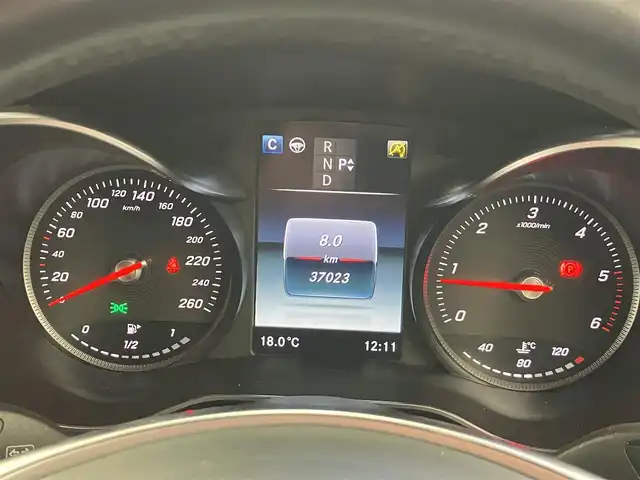 メルセデス・ベンツ ＧＬＣ２２０ d 4マチックスポーツ 東京都 2018(平30)年 3.7万km オブシディアンブラック レーダーセーフティパッケージ/・アクティブレーンキーピングアシスト/・アクティブブラインドスポットアシスト/・ディストロニックプラス/COMANDシステム/・8.4インチワイドディスプレイ/・COMANDコントローラー/・音声認識機能/・HDDナビ/・地デジ/・DVD・CD/・USBインターフェイス/全方位カメラ/ブレーキアシストプラス/全席シートヒーター/ハーフレザーシート/パワーバックドア/パドルシフト/オートライト/ETC車載器/ルーフレール