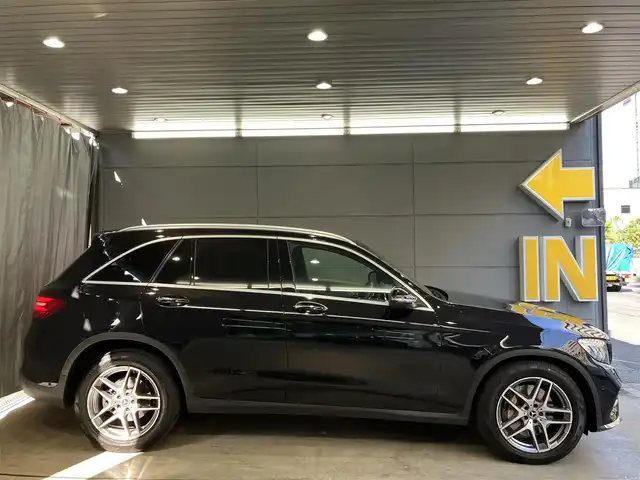 メルセデス・ベンツ ＧＬＣ２２０ d 4マチックスポーツ 東京都 2018(平30)年 3.7万km オブシディアンブラック レーダーセーフティパッケージ/・アクティブレーンキーピングアシスト/・アクティブブラインドスポットアシスト/・ディストロニックプラス/COMANDシステム/・8.4インチワイドディスプレイ/・COMANDコントローラー/・音声認識機能/・HDDナビ/・地デジ/・DVD・CD/・USBインターフェイス/全方位カメラ/ブレーキアシストプラス/全席シートヒーター/ハーフレザーシート/パワーバックドア/パドルシフト/オートライト/ETC車載器/ルーフレール