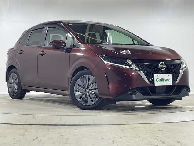 日産 ノート X 神奈川県 2021(令3)年 0.8万km バーガンディー 全方位運転支援システム/・衝突軽減ブレーキ/レーンキープアシスト/・クリアランスソナー/ブラインドスポットモニター/純正9インチナビ(MJ321D-L)/・フルセグ/BT/DVD/CD/アラウンドビューモニター/ステアリングスイッチ/ETC/電動パーキングブレーキ/オートブレーキホールド/アイドリングストップ/LEDヘッドライト/オートライト/アダプティブヘッドライト/フォグライト/純正フロアマット/純正ホイール