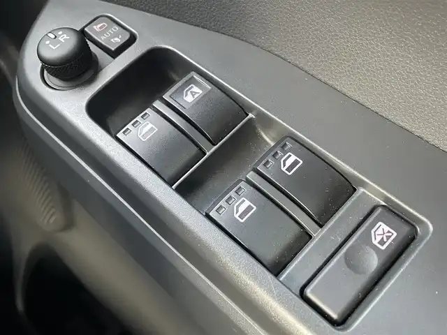 トヨタ ピクシスメガ Gターボ SAⅢ 島根県 2020(令2)年 4.6万km パールホワイトⅢ 登録時走行距離45755km/ワンオーナー/保証書/取扱説明書/社外SDナビ(Bluetooth/AM/FM/CD)/フルセグTV(走行中視聴可能)/バックカメラ/両側パワースライドドア/オートライト/オートハイビーム/LEDヘッドライト/フォグランプ/前後コーナーセンサー/レーンキープアシスト/横滑り防止装置/衝突被害軽減ブレーキ/盗難防止アラーム/アイドリングストップ/ETC/純正14インチAW/プッシュスタート/スマートキー(スペアキー×1)/禁煙車