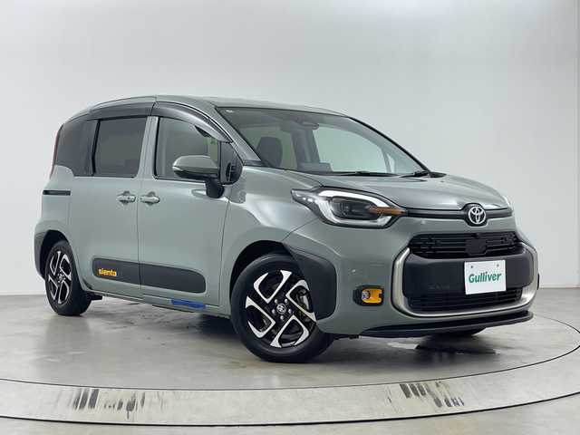 トヨタ シエンタ ハイブリッド Z 埼玉県 2025(令7)年 0.3万km アーバンカーキ 純正ナビ/(Bluetooth/USB/AM/FM)/地デジフルセグ/全方位カメラ/ETC2.0/アダプティブクルーズコントロール/オートマチックハイビーム/車線逸脱警報/ブラインドスポットモニター/衝突軽減ブレーキ/クリアランスソナー/AC100V/ステアリングヒーター/運転席・助手席シートヒーター/ドライブモードセレクト/プッシュスタート/ステアリングリモコン/ロールサンシェード/フロントフォグランプ/ウィンカー・電動格納ミラー/純正ドアバイザー/純正15インチアルミホイール