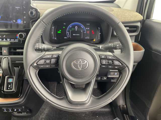 トヨタ シエンタ ハイブリッド Z 埼玉県 2025(令7)年 0.3万km アーバンカーキ 純正ナビ/(Bluetooth/USB/AM/FM)/地デジフルセグ/全方位カメラ/ETC2.0/アダプティブクルーズコントロール/オートマチックハイビーム/車線逸脱警報/ブラインドスポットモニター/衝突軽減ブレーキ/クリアランスソナー/AC100V/ステアリングヒーター/運転席・助手席シートヒーター/ドライブモードセレクト/プッシュスタート/ステアリングリモコン/ロールサンシェード/フロントフォグランプ/ウィンカー・電動格納ミラー/純正ドアバイザー/純正15インチアルミホイール