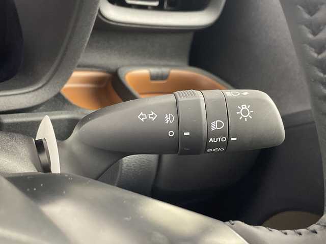 トヨタ シエンタ ハイブリッド Z 埼玉県 2025(令7)年 0.3万km アーバンカーキ 純正ナビ/(Bluetooth/USB/AM/FM)/地デジフルセグ/全方位カメラ/ETC2.0/アダプティブクルーズコントロール/オートマチックハイビーム/車線逸脱警報/ブラインドスポットモニター/衝突軽減ブレーキ/クリアランスソナー/AC100V/ステアリングヒーター/運転席・助手席シートヒーター/ドライブモードセレクト/プッシュスタート/ステアリングリモコン/ロールサンシェード/フロントフォグランプ/ウィンカー・電動格納ミラー/純正ドアバイザー/純正15インチアルミホイール