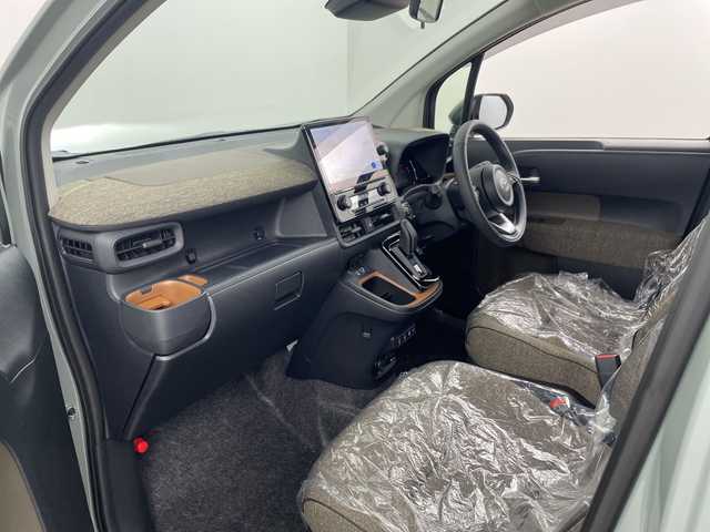 トヨタ シエンタ ハイブリッド Z 埼玉県 2025(令7)年 0.3万km アーバンカーキ 純正ナビ/(Bluetooth/USB/AM/FM)/地デジフルセグ/全方位カメラ/ETC2.0/アダプティブクルーズコントロール/オートマチックハイビーム/車線逸脱警報/ブラインドスポットモニター/衝突軽減ブレーキ/クリアランスソナー/AC100V/ステアリングヒーター/運転席・助手席シートヒーター/ドライブモードセレクト/プッシュスタート/ステアリングリモコン/ロールサンシェード/フロントフォグランプ/ウィンカー・電動格納ミラー/純正ドアバイザー/純正15インチアルミホイール