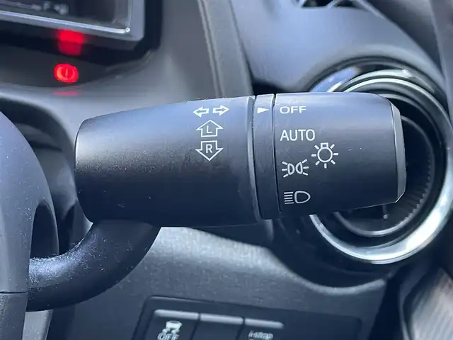 マツダ デミオ 13S ツーリング 滋賀県 2016(平28)年 5.6万km ジェットブラックマイカ 純正ナビ/(CD/DVD/Bluetooth/USB/フルセグTV)/バックカメラ/ETC/シートヒーター/電動格納ミラー/ドライブレコーダー/ヘッドアップディスプレイ/ステアリングスイッチ/プッシュスタート/スマートキー/オートライト/LEDヘッドライト