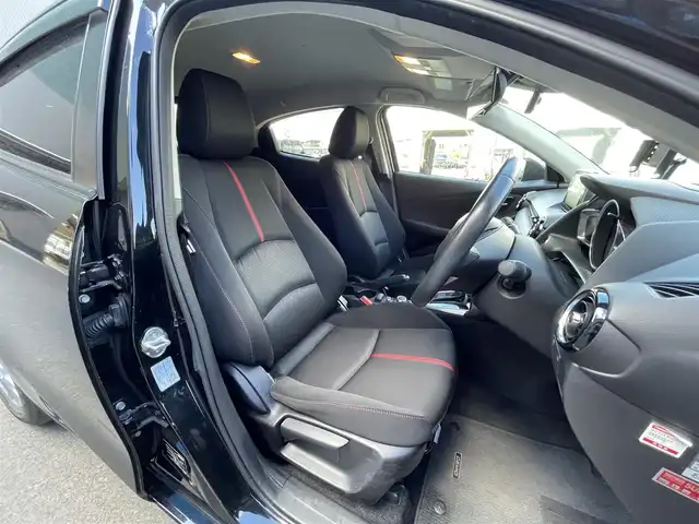 マツダ デミオ 13S ツーリング 滋賀県 2016(平28)年 5.6万km ジェットブラックマイカ 純正ナビ/(CD/DVD/Bluetooth/USB/フルセグTV)/バックカメラ/ETC/シートヒーター/電動格納ミラー/ドライブレコーダー/ヘッドアップディスプレイ/ステアリングスイッチ/プッシュスタート/スマートキー/オートライト/LEDヘッドライト