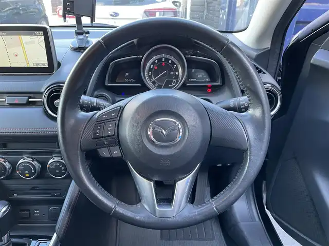 マツダ デミオ 13S ツーリング 滋賀県 2016(平28)年 5.6万km ジェットブラックマイカ 純正ナビ/(CD/DVD/Bluetooth/USB/フルセグTV)/バックカメラ/ETC/シートヒーター/電動格納ミラー/ドライブレコーダー/ヘッドアップディスプレイ/ステアリングスイッチ/プッシュスタート/スマートキー/オートライト/LEDヘッドライト