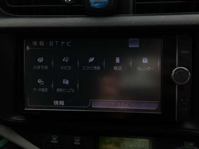 トヨタ アクア S 鹿児島県 2013(平25)年 8.8万km ライムホワイトパールクリスタルシャイン 純正SDナビ/（フルセグTV/Bluetooth/CD/DVD）/バックカメラ/ドアバイザー/リモコンキー/パワーステアリング/パワーウィンドウ/純正フロアマット