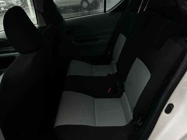 トヨタ アクア S 鹿児島県 2013(平25)年 8.8万km ライムホワイトパールクリスタルシャイン 純正SDナビ/（フルセグTV/Bluetooth/CD/DVD）/バックカメラ/ドアバイザー/リモコンキー/パワーステアリング/パワーウィンドウ/純正フロアマット