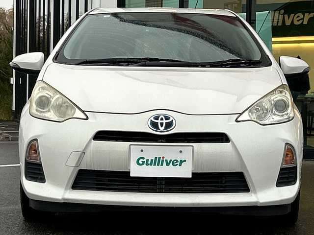 トヨタ アクア S 鹿児島県 2013(平25)年 8.8万km ライムホワイトパールクリスタルシャイン 純正SDナビ/（フルセグTV/Bluetooth/CD/DVD）/バックカメラ/ドアバイザー/リモコンキー/パワーステアリング/パワーウィンドウ/純正フロアマット