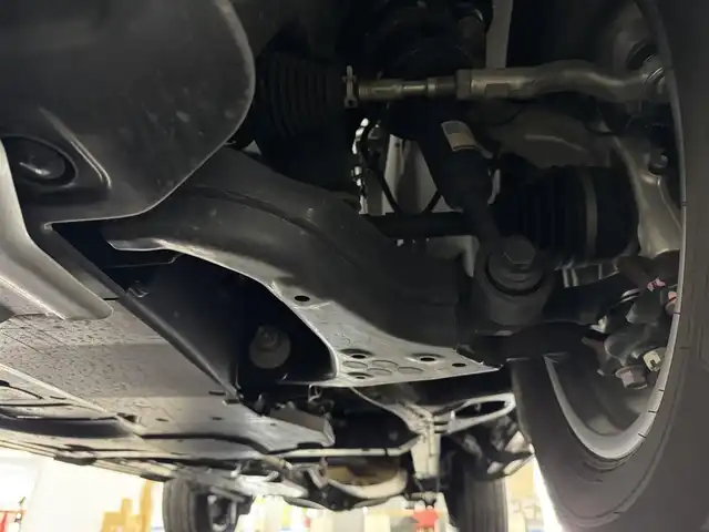 トヨタ ランドクルーザー ２５０ VX 三重県 2024(令6)年 1.2万km プラチナホワイトパールマイカ ガソリン/パートタイム4WD/MTモード付フロア6AT/12.3インチナビ/（AM/FM/TV/Bluetooth/USB/iPod/CarPlay/AndroidAuto/Miracast）/パノラミックビューモニター/モデリスタパーツ/●エアロ（F/R）、リヤスポイラー、シグネチャーイルミ、ドアハンドルプロテクター/社外セキュリティ/ドライブレコーダー 前後/ETC2.0/Toyota Safety Sense/●PCS/●緊急時操舵支援＋フロントクロストラフィックアラート＋レーンチェンジアシスト/●レーントレーシングアシスト＋LDA/●AHB/●RSA/●ドライバー異常時対応システム/●プロアクティブドライビングアシスト/・ブラインドスポットモニター＋安心降車アシスト＋周辺車両接近時サポート（録画機能）/・ドライバーモニター/・パーキングサポートブレーキ/・【OP】トヨタチームメイト（アドバンストドライブ：渋滞時支援）/装備/・ムーンルーフ/・デジタルインナーミラー/・黒本革シート/・シートヒーター＋ベンチレーション（D/N）＋ステアリングヒーター/・パワーバックドア/・左右＆後席独立オートエアコン/・パワーシート（Dメモリー付8way）/など