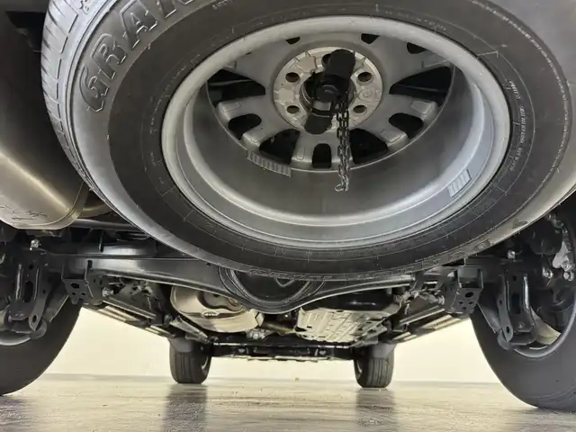 トヨタ ランドクルーザー ２５０ VX 三重県 2024(令6)年 1.2万km プラチナホワイトパールマイカ ガソリン/パートタイム4WD/MTモード付フロア6AT/12.3インチナビ/（AM/FM/TV/Bluetooth/USB/iPod/CarPlay/AndroidAuto/Miracast）/パノラミックビューモニター/モデリスタパーツ/●エアロ（F/R）、リヤスポイラー、シグネチャーイルミ、ドアハンドルプロテクター/社外セキュリティ/ドライブレコーダー 前後/ETC2.0/Toyota Safety Sense/●PCS/●緊急時操舵支援＋フロントクロストラフィックアラート＋レーンチェンジアシスト/●レーントレーシングアシスト＋LDA/●AHB/●RSA/●ドライバー異常時対応システム/●プロアクティブドライビングアシスト/・ブラインドスポットモニター＋安心降車アシスト＋周辺車両接近時サポート（録画機能）/・ドライバーモニター/・パーキングサポートブレーキ/・【OP】トヨタチームメイト（アドバンストドライブ：渋滞時支援）/装備/・ムーンルーフ/・デジタルインナーミラー/・黒本革シート/・シートヒーター＋ベンチレーション（D/N）＋ステアリングヒーター/・パワーバックドア/・左右＆後席独立オートエアコン/・パワーシート（Dメモリー付8way）/など