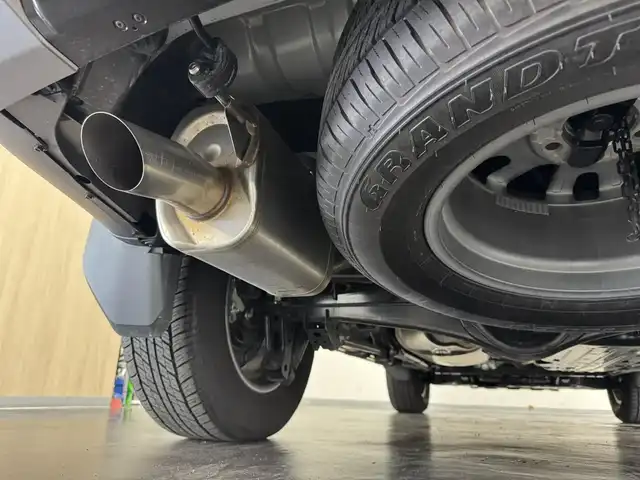 トヨタ ランドクルーザー ２５０ VX 三重県 2024(令6)年 1.2万km プラチナホワイトパールマイカ ガソリン/パートタイム4WD/MTモード付フロア6AT/12.3インチナビ/（AM/FM/TV/Bluetooth/USB/iPod/CarPlay/AndroidAuto/Miracast）/パノラミックビューモニター/モデリスタパーツ/●エアロ（F/R）、リヤスポイラー、シグネチャーイルミ、ドアハンドルプロテクター/社外セキュリティ/ドライブレコーダー 前後/ETC2.0/Toyota Safety Sense/●PCS/●緊急時操舵支援＋フロントクロストラフィックアラート＋レーンチェンジアシスト/●レーントレーシングアシスト＋LDA/●AHB/●RSA/●ドライバー異常時対応システム/●プロアクティブドライビングアシスト/・ブラインドスポットモニター＋安心降車アシスト＋周辺車両接近時サポート（録画機能）/・ドライバーモニター/・パーキングサポートブレーキ/・【OP】トヨタチームメイト（アドバンストドライブ：渋滞時支援）/装備/・ムーンルーフ/・デジタルインナーミラー/・黒本革シート/・シートヒーター＋ベンチレーション（D/N）＋ステアリングヒーター/・パワーバックドア/・左右＆後席独立オートエアコン/・パワーシート（Dメモリー付8way）/など