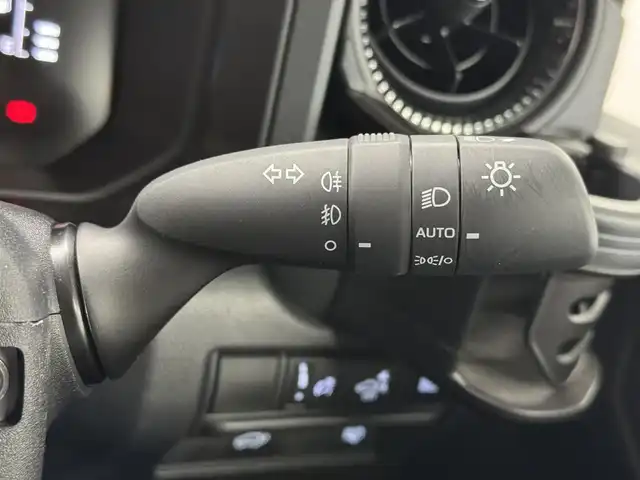 トヨタ ランドクルーザー ２５０ VX 三重県 2024(令6)年 1.2万km プラチナホワイトパールマイカ ガソリン/パートタイム4WD/MTモード付フロア6AT/12.3インチナビ/（AM/FM/TV/Bluetooth/USB/iPod/CarPlay/AndroidAuto/Miracast）/パノラミックビューモニター/モデリスタパーツ/●エアロ（F/R）、リヤスポイラー、シグネチャーイルミ、ドアハンドルプロテクター/社外セキュリティ/ドライブレコーダー 前後/ETC2.0/Toyota Safety Sense/●PCS/●緊急時操舵支援＋フロントクロストラフィックアラート＋レーンチェンジアシスト/●レーントレーシングアシスト＋LDA/●AHB/●RSA/●ドライバー異常時対応システム/●プロアクティブドライビングアシスト/・ブラインドスポットモニター＋安心降車アシスト＋周辺車両接近時サポート（録画機能）/・ドライバーモニター/・パーキングサポートブレーキ/・【OP】トヨタチームメイト（アドバンストドライブ：渋滞時支援）/装備/・ムーンルーフ/・デジタルインナーミラー/・黒本革シート/・シートヒーター＋ベンチレーション（D/N）＋ステアリングヒーター/・パワーバックドア/・左右＆後席独立オートエアコン/・パワーシート（Dメモリー付8way）/など