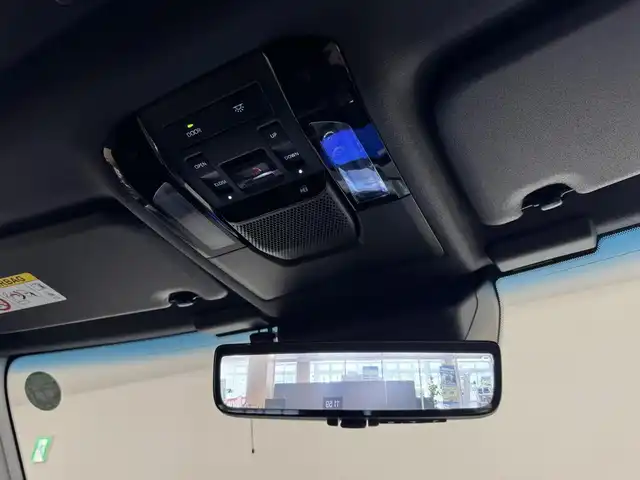 トヨタ ランドクルーザー ２５０ VX 三重県 2024(令6)年 1.2万km プラチナホワイトパールマイカ ガソリン/パートタイム4WD/MTモード付フロア6AT/12.3インチナビ/（AM/FM/TV/Bluetooth/USB/iPod/CarPlay/AndroidAuto/Miracast）/パノラミックビューモニター/モデリスタパーツ/●エアロ（F/R）、リヤスポイラー、シグネチャーイルミ、ドアハンドルプロテクター/社外セキュリティ/ドライブレコーダー 前後/ETC2.0/Toyota Safety Sense/●PCS/●緊急時操舵支援＋フロントクロストラフィックアラート＋レーンチェンジアシスト/●レーントレーシングアシスト＋LDA/●AHB/●RSA/●ドライバー異常時対応システム/●プロアクティブドライビングアシスト/・ブラインドスポットモニター＋安心降車アシスト＋周辺車両接近時サポート（録画機能）/・ドライバーモニター/・パーキングサポートブレーキ/・【OP】トヨタチームメイト（アドバンストドライブ：渋滞時支援）/装備/・ムーンルーフ/・デジタルインナーミラー/・黒本革シート/・シートヒーター＋ベンチレーション（D/N）＋ステアリングヒーター/・パワーバックドア/・左右＆後席独立オートエアコン/・パワーシート（Dメモリー付8way）/など