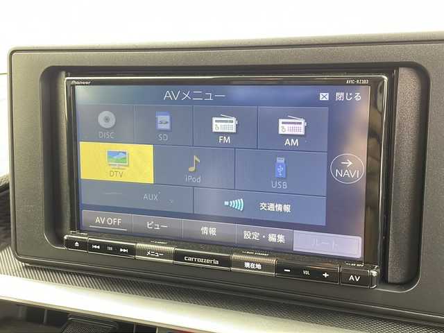 ダイハツ ロッキー プレミアム G HEV 愛知県 2021(令3)年 2.6万km ブラックマイカメタリック/シャイニングホワイトパール /禁煙車//カロッツェリアナビ(AVIC-RZ303)//ワンセグTV//バックカメラ//スマートアシスト//衝突回避支援ブレーキ//衝突警報機能//前後方誤発進抑制//車線逸脱警報//ブラインドスポットモニター//先行車発進お知らせ//標識認識機能//アダプティブドライビングビーム//アダプティブクルーズコントロール//レーンキープコントロール//前後コーナーセンサー//リヤクロストラフィックアラート//フルLEDヘッドライト//オートライト//LEDフォグランプ//合皮コンビシート//前席シートヒーター//純正17インチアルミホイール//純正フロアマット//革巻きステアリング//ステアリングスイッチ//プッシュスタート//電動格納ミラーウィンカー//アイドリングストップ//イモビライザー