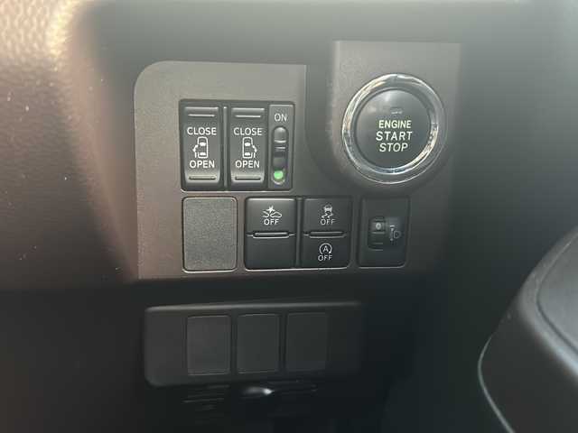 トヨタ タンク G S 沖縄県 2017(平29)年 6.8万km マゼンタベリーマイカM 純正ナビ/バックカメラ/ＥＴＣ/ドライブレコーダー/衝突被害軽減システム/コーナーセンサー/パワースライドドア/横滑り防止装置/レーンキープアシスト/Ｂｌｕｅｔｏｏｔｈ/ＣＤ /両側パワースライドドア/プッシュスタート/ワンオーナー