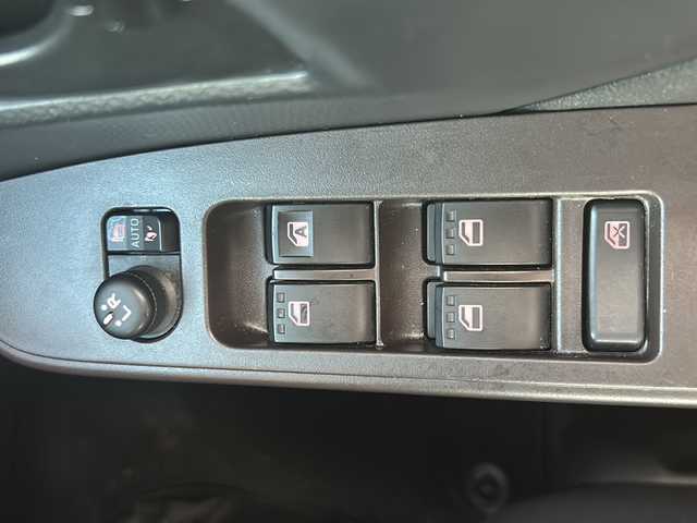 トヨタ タンク G S 沖縄県 2017(平29)年 6.8万km マゼンタベリーマイカM 純正ナビ/バックカメラ/ＥＴＣ/ドライブレコーダー/衝突被害軽減システム/コーナーセンサー/パワースライドドア/横滑り防止装置/レーンキープアシスト/Ｂｌｕｅｔｏｏｔｈ/ＣＤ /両側パワースライドドア/プッシュスタート/ワンオーナー