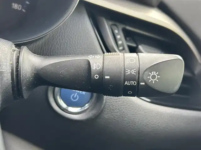 トヨタ Ｃ－ＨＲ G 和歌山県 2017(平29)年 5.3万km コバルトブルーメタリック 純正9インチナビ/フルセグTV/Bluetooth/CD/DVD/USB/バックカメラ/ビルトインETC/トヨタセーフティセンス/レーダークルーズコントロール/BSM/コーナーセンサー/ステアリングスイッチ/ハーフレザーシート/前席シートヒーター/LEDヘッドライト/オートライト/オートハイビーム/純正18インチAW/純正フロアマット/ドアバイザー/プッシュスタート/スマートキー