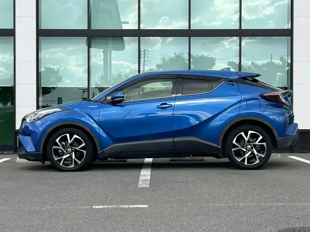 トヨタ Ｃ－ＨＲ G 和歌山県 2017(平29)年 5.3万km コバルトブルーメタリック 純正9インチナビ/フルセグTV/Bluetooth/CD/DVD/USB/バックカメラ/ビルトインETC/トヨタセーフティセンス/レーダークルーズコントロール/BSM/コーナーセンサー/ステアリングスイッチ/ハーフレザーシート/前席シートヒーター/LEDヘッドライト/オートライト/オートハイビーム/純正18インチAW/純正フロアマット/ドアバイザー/プッシュスタート/スマートキー