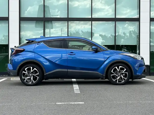 トヨタ Ｃ－ＨＲ G 和歌山県 2017(平29)年 5.3万km コバルトブルーメタリック 純正9インチナビ/フルセグTV/Bluetooth/CD/DVD/USB/バックカメラ/ビルトインETC/トヨタセーフティセンス/レーダークルーズコントロール/BSM/コーナーセンサー/ステアリングスイッチ/ハーフレザーシート/前席シートヒーター/LEDヘッドライト/オートライト/オートハイビーム/純正18インチAW/純正フロアマット/ドアバイザー/プッシュスタート/スマートキー