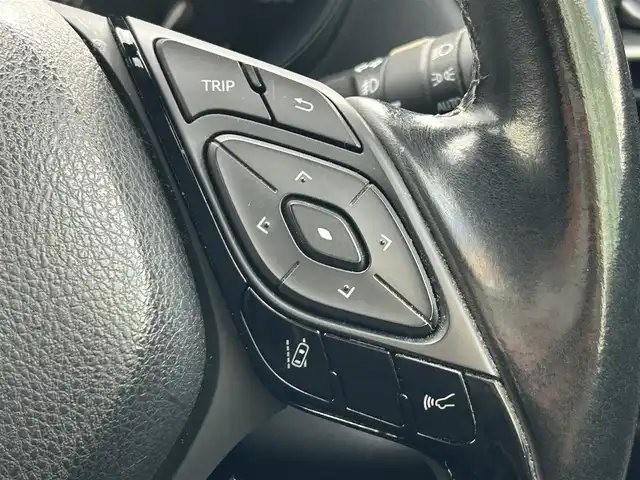 トヨタ Ｃ－ＨＲ G 和歌山県 2017(平29)年 5.3万km コバルトブルーメタリック 純正9インチナビ/フルセグTV/Bluetooth/CD/DVD/USB/バックカメラ/ビルトインETC/トヨタセーフティセンス/レーダークルーズコントロール/BSM/コーナーセンサー/ステアリングスイッチ/ハーフレザーシート/前席シートヒーター/LEDヘッドライト/オートライト/オートハイビーム/純正18インチAW/純正フロアマット/ドアバイザー/プッシュスタート/スマートキー