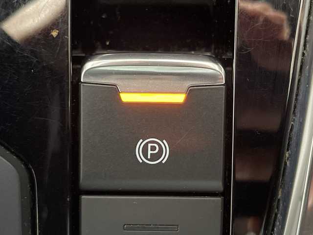 マツダ ＣＸ－８ XD Lパッケージ 神奈川県 2018(平30)年 4.3万km ソウルレッドクリスタルM ディーゼルターボ/シルバールーフレール/マツダコネクトナビゲーション/フルセグ　CD　DVD/Bluetooth　AUX/360度ビューカメラ/ヘッドアップディスプレイ/パワーバックドア/i-ACTIVSENSE/アドバンストスマートシティブレーキサポート/アダプティブLEDヘッドライト/ハイビームコントロールシステム/誤発進抑制制御/車線逸脱警報システム/車線逸脱抑制装置/全車速追従機能付きマツダレーダークルーズコントロール/スマートブレーキサポート/ブラインドスポットモニタリング/リアクロストラフィックアラート/前後センサー/アイドリングストップ/革シート/前席/2列目シートヒーター/前席パワーシート/運転席ポジションメモリー/革巻きステアリング/ステアリングヒーター/ステアリングスイッチ/純正前方ドライブレコーダー/純正ETC/電動パーキングブレーキ/オートブレーキホールド/プッシュスタート/スマートキー/LEDヘッドランプ/オートライト/フロントフォグランプ/純正19インチアルミホイール/純正リアスポイラー