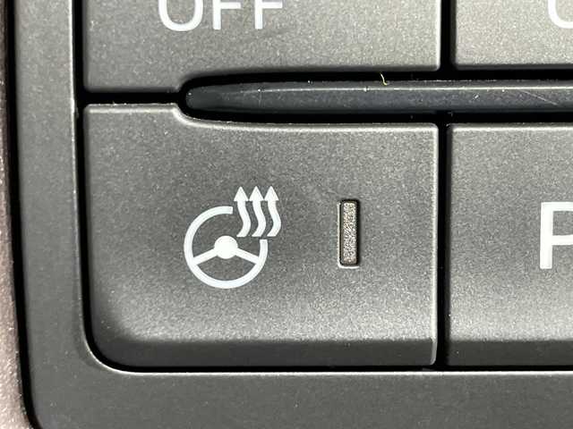 マツダ ＣＸ－８ XD Lパッケージ 神奈川県 2018(平30)年 4.3万km ソウルレッドクリスタルM ディーゼルターボ/シルバールーフレール/マツダコネクトナビゲーション/フルセグ　CD　DVD/Bluetooth　AUX/360度ビューカメラ/ヘッドアップディスプレイ/パワーバックドア/i-ACTIVSENSE/アドバンストスマートシティブレーキサポート/アダプティブLEDヘッドライト/ハイビームコントロールシステム/誤発進抑制制御/車線逸脱警報システム/車線逸脱抑制装置/全車速追従機能付きマツダレーダークルーズコントロール/スマートブレーキサポート/ブラインドスポットモニタリング/リアクロストラフィックアラート/前後センサー/アイドリングストップ/革シート/前席/2列目シートヒーター/前席パワーシート/運転席ポジションメモリー/革巻きステアリング/ステアリングヒーター/ステアリングスイッチ/純正前方ドライブレコーダー/純正ETC/電動パーキングブレーキ/オートブレーキホールド/プッシュスタート/スマートキー/LEDヘッドランプ/オートライト/フロントフォグランプ/純正19インチアルミホイール/純正リアスポイラー