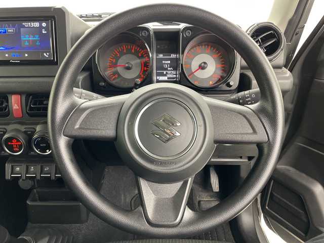 スズキ ジムニー XC 道央・札幌 2021(令3)年 1.7万km ピュアホワイトP ・4WD/・5速ＭＴ/・社外ディスプレイオーディオ（CD＆DVD＆BT）/・スズキセーフティサポート/・Ｄ＋Ｎ席シートヒーター/・ビルトインＥＴＣ/・オートライト/・ハロゲンヘッドライト/・スマートキー/・スペアキー