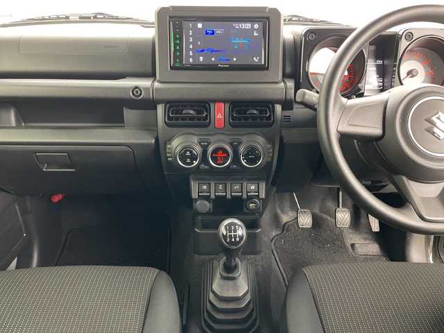 スズキ ジムニー XC 道央・札幌 2021(令3)年 1.7万km ピュアホワイトP ・4WD/・5速ＭＴ/・社外ディスプレイオーディオ（CD＆DVD＆BT）/・スズキセーフティサポート/・Ｄ＋Ｎ席シートヒーター/・ビルトインＥＴＣ/・オートライト/・ハロゲンヘッドライト/・スマートキー/・スペアキー
