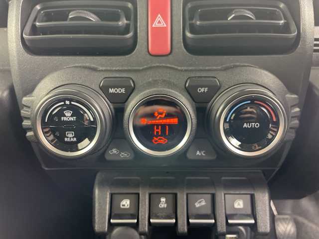 スズキ ジムニー XC 道央・札幌 2021(令3)年 1.7万km ピュアホワイトP ・4WD/・5速ＭＴ/・社外ディスプレイオーディオ（CD＆DVD＆BT）/・スズキセーフティサポート/・Ｄ＋Ｎ席シートヒーター/・ビルトインＥＴＣ/・オートライト/・ハロゲンヘッドライト/・スマートキー/・スペアキー