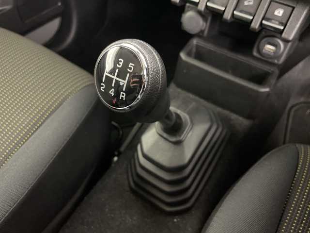 スズキ ジムニー XC 道央・札幌 2021(令3)年 1.7万km ピュアホワイトP ・4WD/・5速ＭＴ/・社外ディスプレイオーディオ（CD＆DVD＆BT）/・スズキセーフティサポート/・Ｄ＋Ｎ席シートヒーター/・ビルトインＥＴＣ/・オートライト/・ハロゲンヘッドライト/・スマートキー/・スペアキー