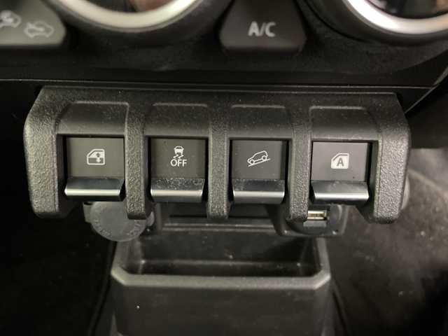 スズキ ジムニー XC 道央・札幌 2021(令3)年 1.7万km ピュアホワイトP ・4WD/・5速ＭＴ/・社外ディスプレイオーディオ（CD＆DVD＆BT）/・スズキセーフティサポート/・Ｄ＋Ｎ席シートヒーター/・ビルトインＥＴＣ/・オートライト/・ハロゲンヘッドライト/・スマートキー/・スペアキー