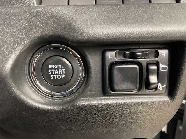 スズキ ジムニー XC 道央・札幌 2021(令3)年 1.7万km ピュアホワイトP ・4WD/・5速ＭＴ/・社外ディスプレイオーディオ（CD＆DVD＆BT）/・スズキセーフティサポート/・Ｄ＋Ｎ席シートヒーター/・ビルトインＥＴＣ/・オートライト/・ハロゲンヘッドライト/・スマートキー/・スペアキー