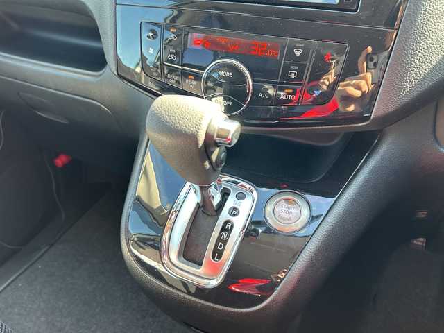 日産 セレナ ハイウェイスター Sハイブリッド 神奈川県 2013(平25)年 8.5万km ブリリアントホワイトパール 純正SDナビ【MC312D-W】/Bluetooth・CD・SD・USB・AUX/フリップダウンモニター/ブラインドスポットモニター/バックカメラ/クルーズコントロール/スペアキー1本/片側パワースライドドア/ビルトインETC/スマートキー/純正16インチアルミホイール/LEDヘッドライト/オートライト/取扱説明書