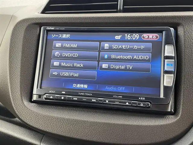 ホンダ フィット シャトル ハイブリッド スマートセレ 埼玉県 2013(平25)年 2万km プレミアムホワイトパール 純正ナビ　バックカメラ　地デジフルセグ　クルーズコントロール　キセノンヘッドライト　ハーフレザーシート　Ｂｌｕｅｔｏｏｔｈ　スマートキー　ＥＴＣ　ステアリングスイッチ　純正アルミホイール　オートライト