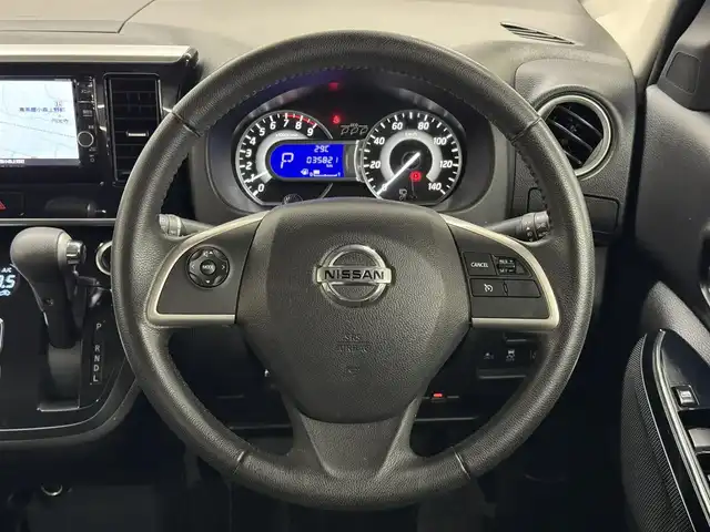 日産 デイズ ルークス ハイウェイスター Gターボ 三重県 2018(平30)年 3.6万km スパークリングレッドM ガソリン・ターボ/FF/インパネCVT/純正 7インチナビ MM317D-W/（FM/AM/CD/DVD/iPod/SD/TV/WALKMAN/USB/Bluetooth/MUSIC STOCKER/ドラレコ/AUX）/アラウンドビューモニター/両側オートスライドドア/ドライブレコーダー 前方/ETC/安全/・エマージェンシーブレーキ/・LDW（車線逸脱警報）/・ハイビームアシスト/・VDC（ビークルダイナミクスコントロール）/・踏み間違い衝突防止アシスト/装備/・クルーズコントロール/・オートエアコン/・オートライトシステム/・LEDヘッドライト/・フロントフォグライト/・電動格納ドアミラー/・リヤシーリングファン（『ナノイー』）/・ステアリングスイッチ/・プッシュスタート/・インテリジェントキーx2/・SRS デュアル＋サイドエアバッグ/・純正15inAW/・保/取/ナビ取/など