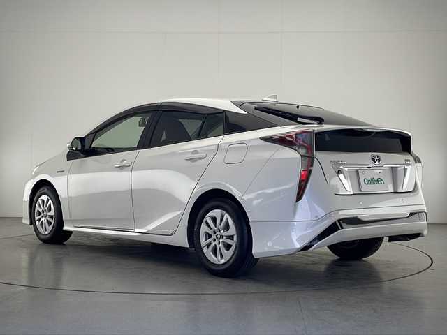 トヨタ プリウス Sセーフティプラス 宮崎県 2018(平30)年 7.3万km ホワイトパールクリスタルシャイン 純正9インチメモリーナビ/　CD DVD BTオーディオ　フルセグTV/バックカメラ/レーダークルーズコントロール/インテリジェントクリアランスソナー/プリクラッシュセーフティ/オートLEDヘッドライト/前後ドライブレコーダー/オートマチックハイビーム/革巻きステアリング/ステアリングリモコン/ビルトインETC