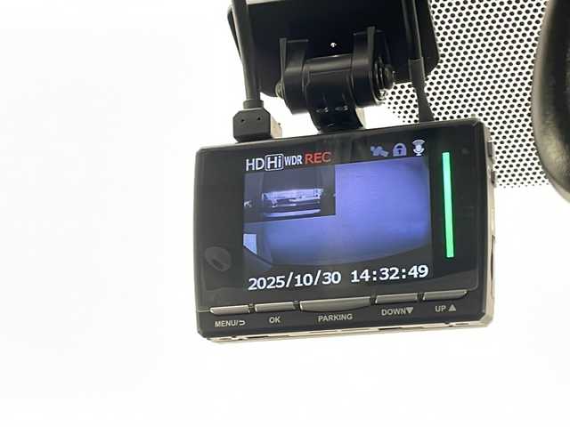 トヨタ プリウス Sセーフティプラス 宮崎県 2018(平30)年 7.3万km ホワイトパールクリスタルシャイン 純正9インチメモリーナビ/　CD DVD BTオーディオ　フルセグTV/バックカメラ/レーダークルーズコントロール/インテリジェントクリアランスソナー/プリクラッシュセーフティ/オートLEDヘッドライト/前後ドライブレコーダー/オートマチックハイビーム/革巻きステアリング/ステアリングリモコン/ビルトインETC