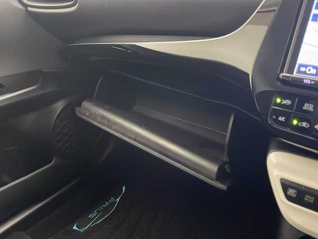 トヨタ プリウス Sセーフティプラス 宮崎県 2018(平30)年 7.3万km ホワイトパールクリスタルシャイン 純正9インチメモリーナビ/　CD DVD BTオーディオ　フルセグTV/バックカメラ/レーダークルーズコントロール/インテリジェントクリアランスソナー/プリクラッシュセーフティ/オートLEDヘッドライト/前後ドライブレコーダー/オートマチックハイビーム/革巻きステアリング/ステアリングリモコン/ビルトインETC