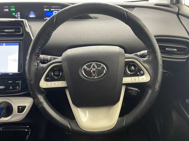 トヨタ プリウス Sセーフティプラス 宮崎県 2018(平30)年 7.3万km ホワイトパールクリスタルシャイン 純正9インチメモリーナビ/　CD DVD BTオーディオ　フルセグTV/バックカメラ/レーダークルーズコントロール/インテリジェントクリアランスソナー/プリクラッシュセーフティ/オートLEDヘッドライト/前後ドライブレコーダー/オートマチックハイビーム/革巻きステアリング/ステアリングリモコン/ビルトインETC