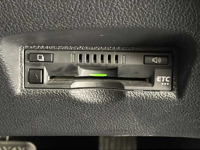 トヨタ プリウス Sセーフティプラス 宮崎県 2018(平30)年 7.3万km ホワイトパールクリスタルシャイン 純正9インチメモリーナビ/　CD DVD BTオーディオ　フルセグTV/バックカメラ/レーダークルーズコントロール/インテリジェントクリアランスソナー/プリクラッシュセーフティ/オートLEDヘッドライト/前後ドライブレコーダー/オートマチックハイビーム/革巻きステアリング/ステアリングリモコン/ビルトインETC