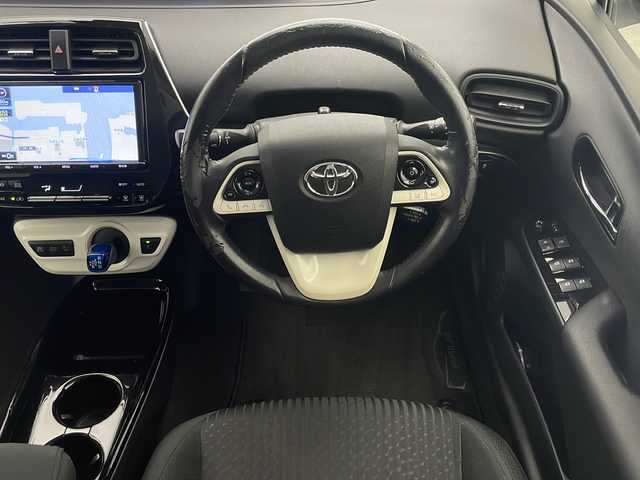 トヨタ プリウス Sセーフティプラス 宮崎県 2018(平30)年 7.3万km ホワイトパールクリスタルシャイン 純正9インチメモリーナビ/　CD DVD BTオーディオ　フルセグTV/バックカメラ/レーダークルーズコントロール/インテリジェントクリアランスソナー/プリクラッシュセーフティ/オートLEDヘッドライト/前後ドライブレコーダー/オートマチックハイビーム/革巻きステアリング/ステアリングリモコン/ビルトインETC