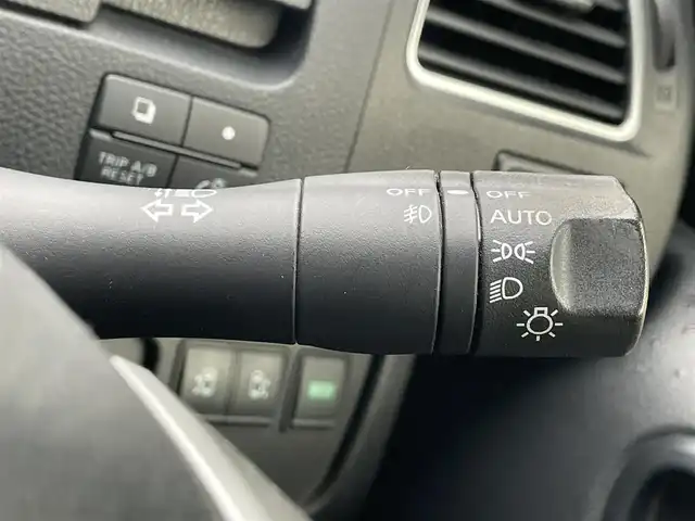 日産 セレナ ハイウェイS S HV Aセーフ 滋賀県 2014(平26)年 6.1万km ブリリアントホワイトパール 純正8型ナビ/（BT/SD/DVD/フルセグ）/後席フリップダウンモニター/全方位カメラ/両側電動スライドドア/ビルトインETC/衝突被害軽減ブレーキ/スマートキー/LEDヘッドライト/クリアランスソナー/スマートキー